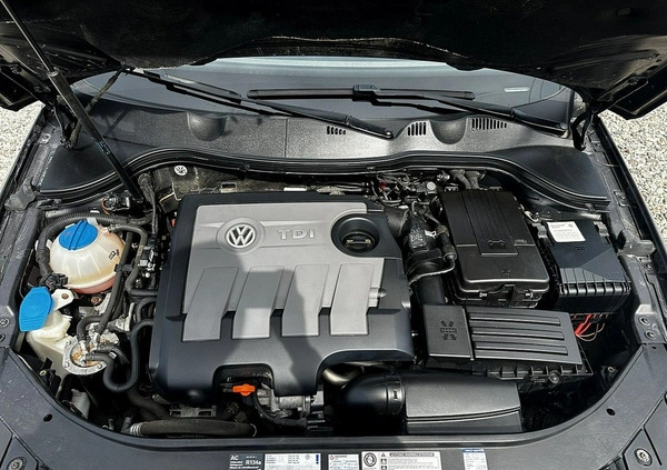 Volkswagen Passat cena 18900 przebieg: 274000, rok produkcji 2010 z Andrychów małe 172